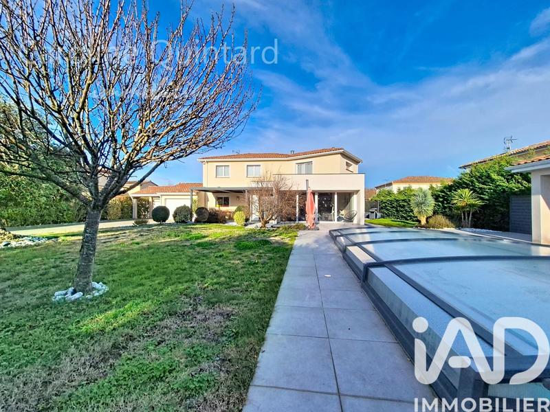 Maison - 202 m² - 5 pièces