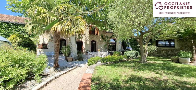 Propriété - 402 m² - 14 pièces