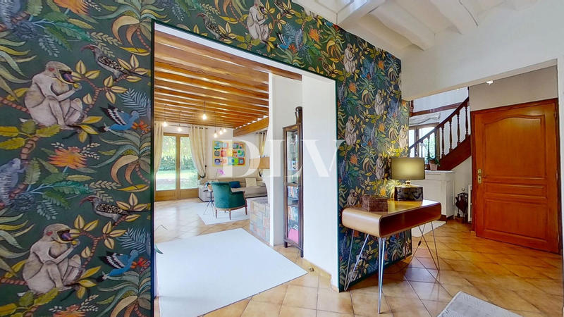 Maison - 214 m² - 8 pièces