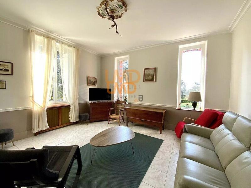 Propriété - 202 m² - 7 pièces