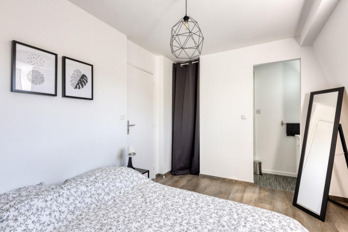 Appartement - 90 m² - 5 pièces