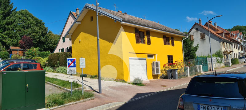 Maison - 99 m² - 5 pièces