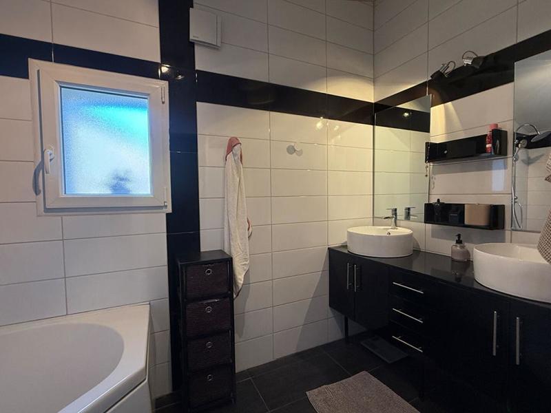 Maison - 368 m² - 9 pièces