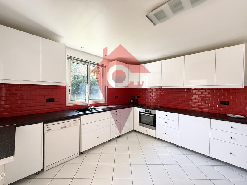 Maison - 194 m² - 8 pièces