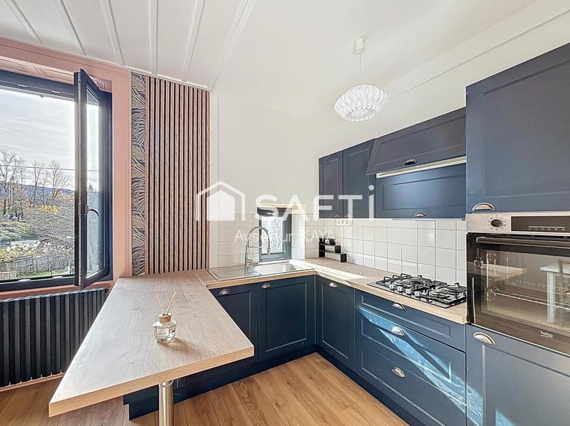 Maison - 250 m² - 8 pièces