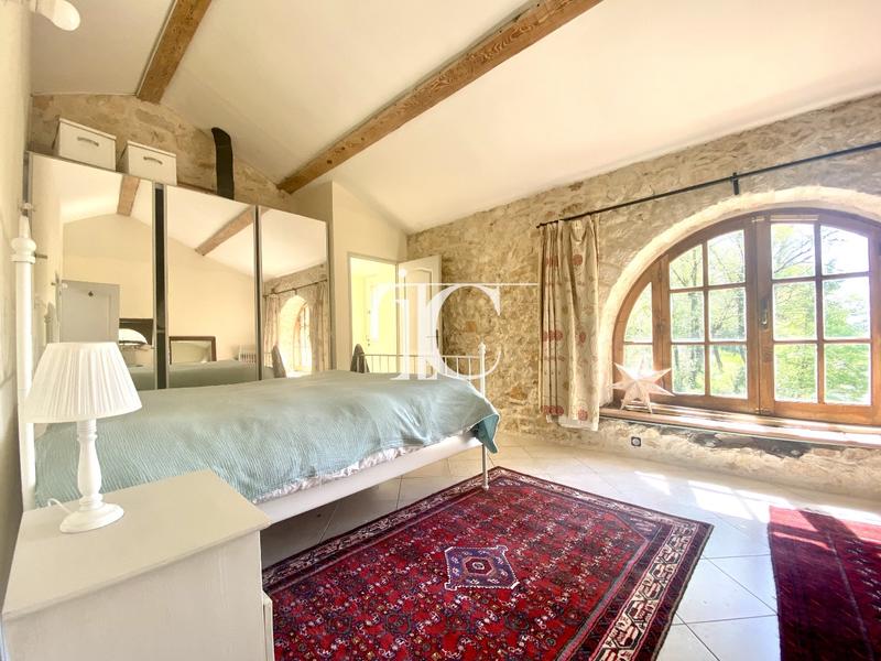 Maison - 204 m² - 9 pièces