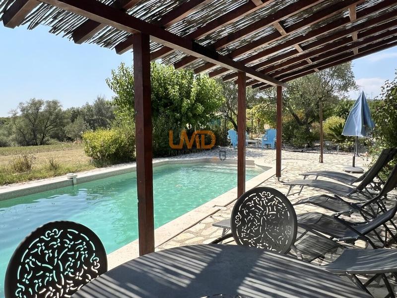 Mas - 244 m² - 8 pièces