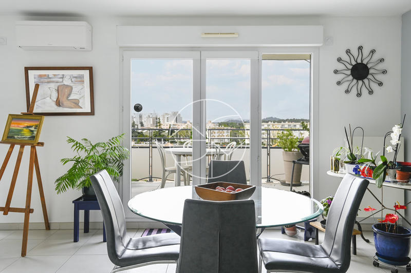 Appartement - 93 m² - 5 pièces