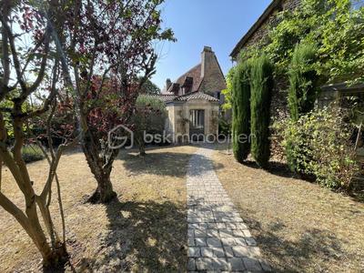 Propriété - 264 m² - 9 pièces