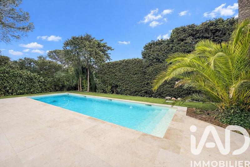 Maison - 235 m² - 6 pièces