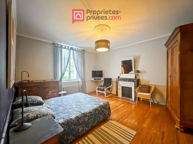 Maison - 210 m² - 9 pièces