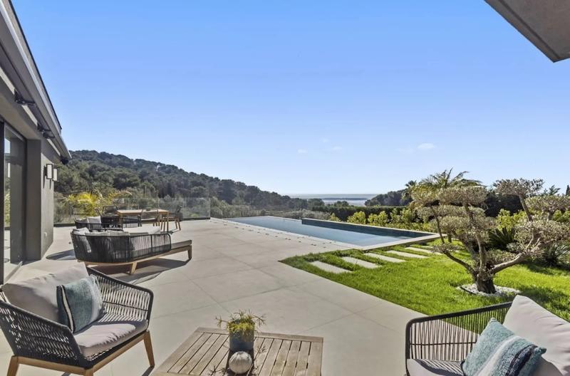 Maison - 435 m² - 8 pièces