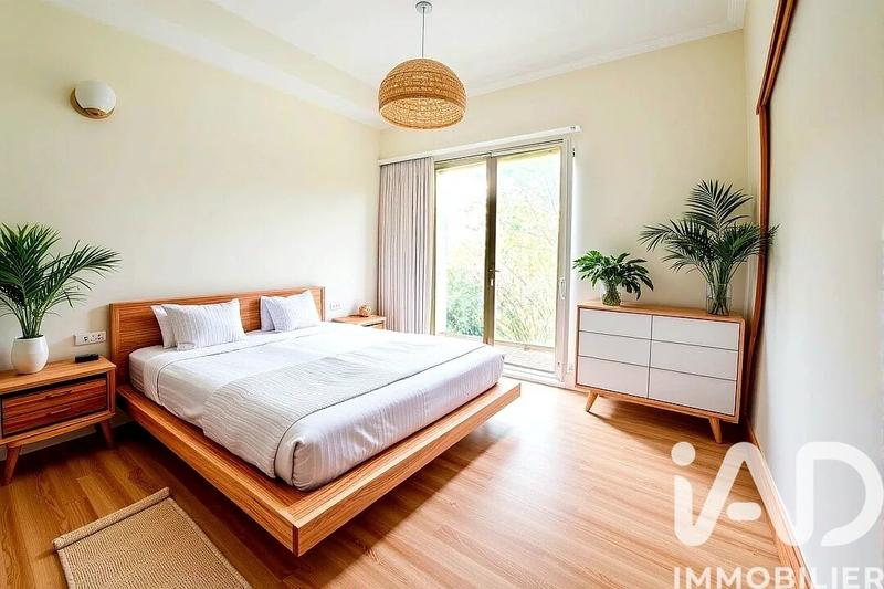 Maison - 182 m² - 8 pièces