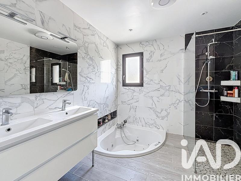 Maison - 172 m² - 7 pièces