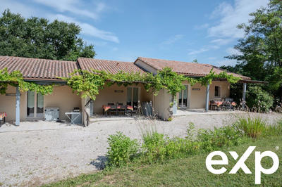 Maison - 185 m² - 11 pièces