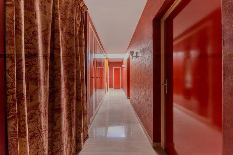 Maison - 302 m² - 10 pièces