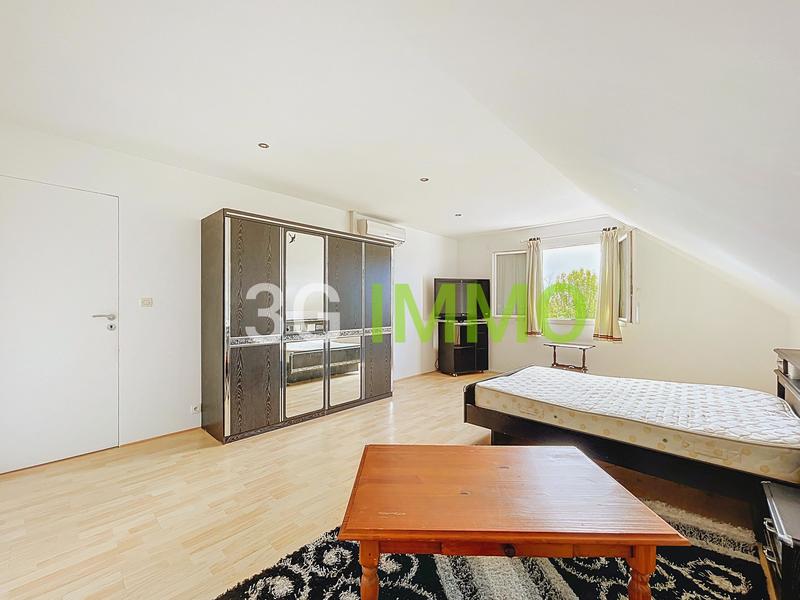 Maison traditionnelle - 218 m² - 9 pièces