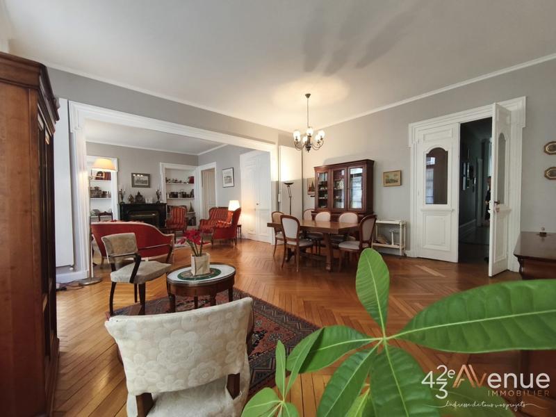 Appartement - 208 m² - 5 pièces