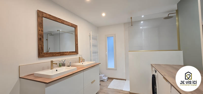 Maison - 230 m² - 10 pièces