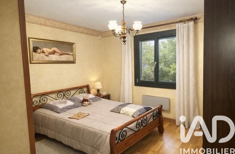 Maison - 180 m² - 9 pièces