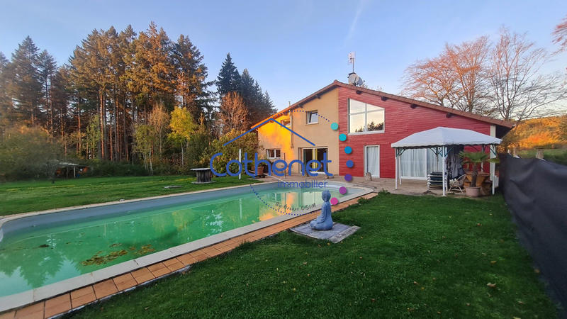 Maison - 241 m² - 5 pièces