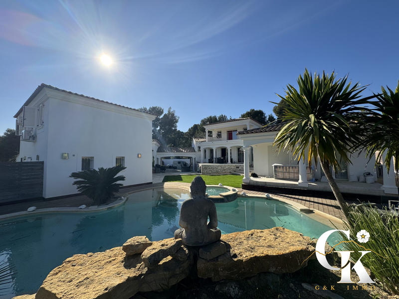 Maison contemporaine - 301 m² - 10 pièces