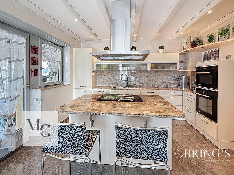 Maison - 189 m² - 5 pièces