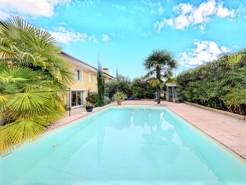 Maison - 310 m² - 8 pièces