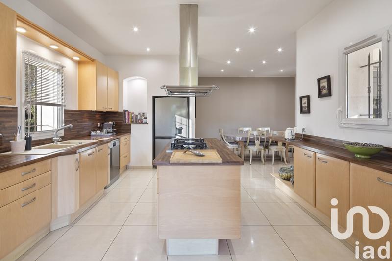 Maison - 300 m² - 8 pièces