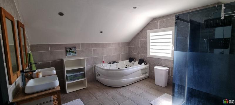 Villa - 255 m² - 6 pièces