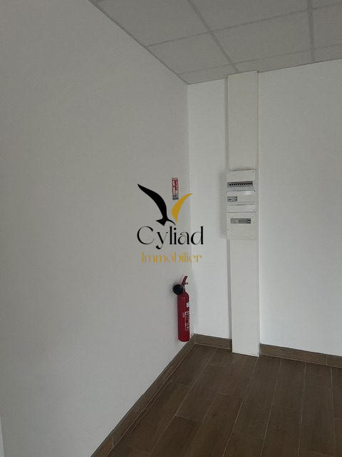 Local commercial - 75 m² - 3 pièces