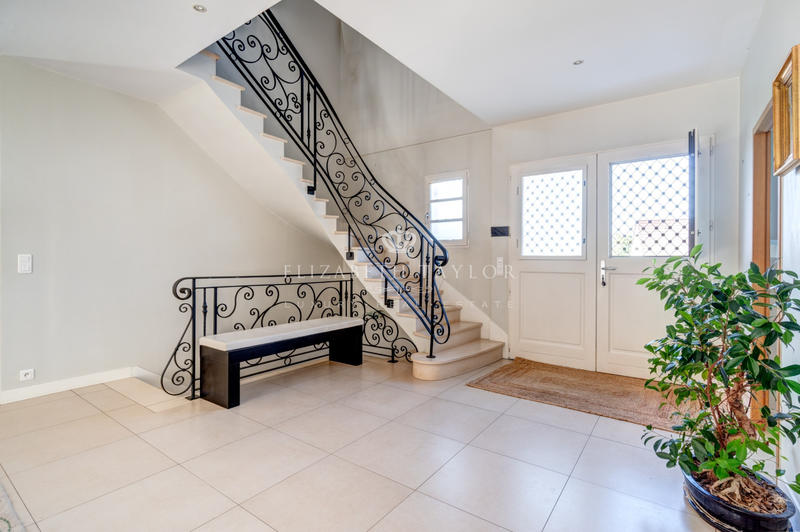 Maison - 318 m² - 10 pièces