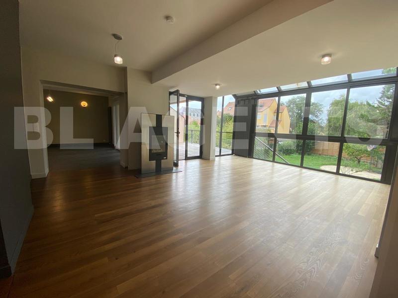 Maison de ville - 262 m² - 9 pièces