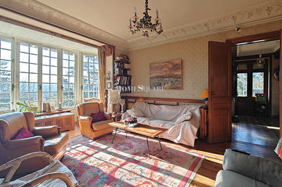 Maison - 389 m² - 10 pièces