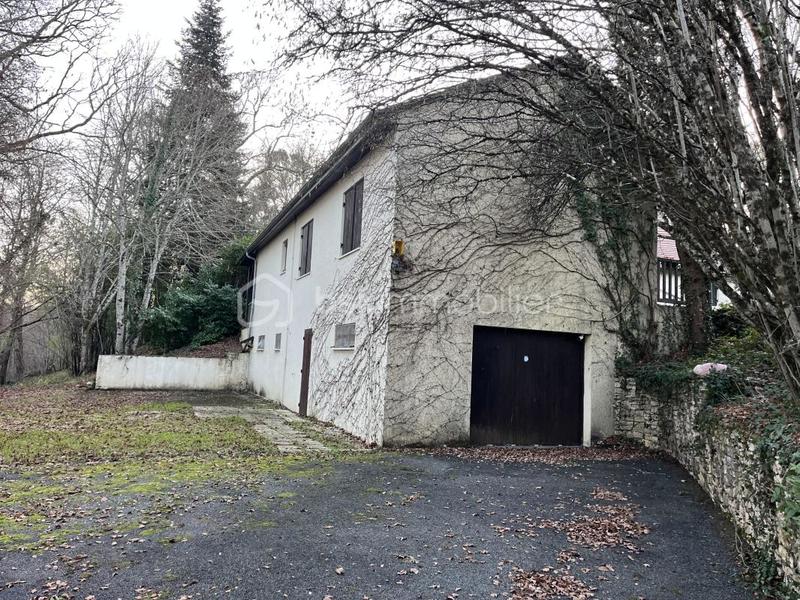 Demeure - 192 m² - 9 pièces