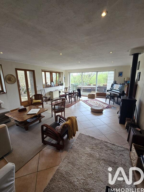 Maison - 235 m² - 7 pièces