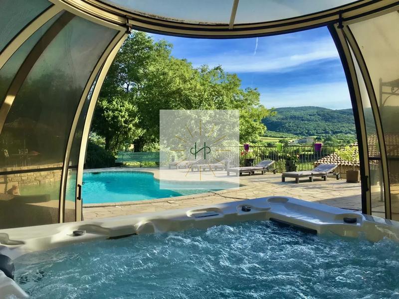 Maison - 188 m² - 9 pièces