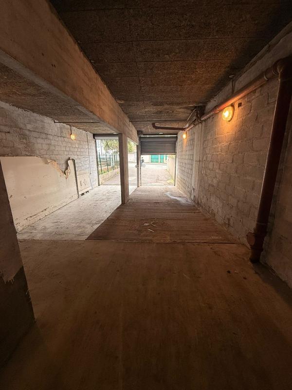 Entrepôt - 1 000 m²