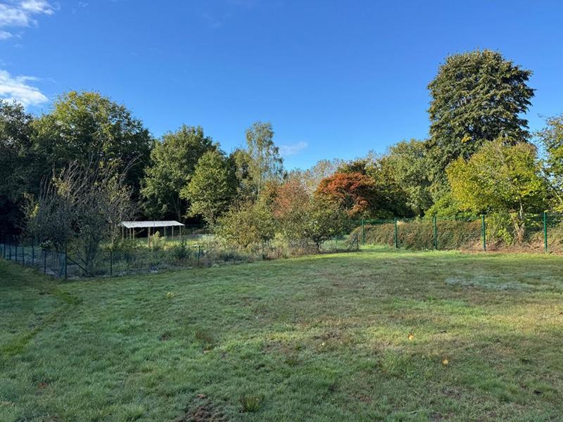 Terrain constructible - 1 672 m²