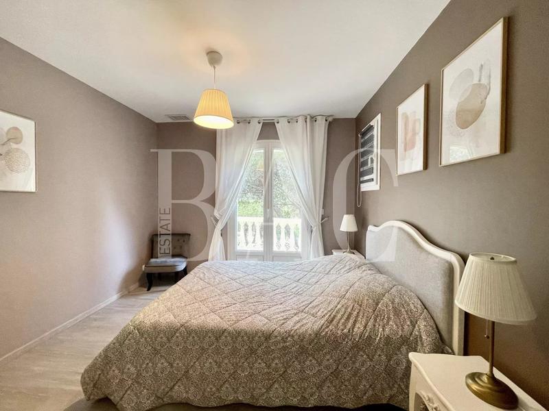 Villa - 235 m² - 8 pièces