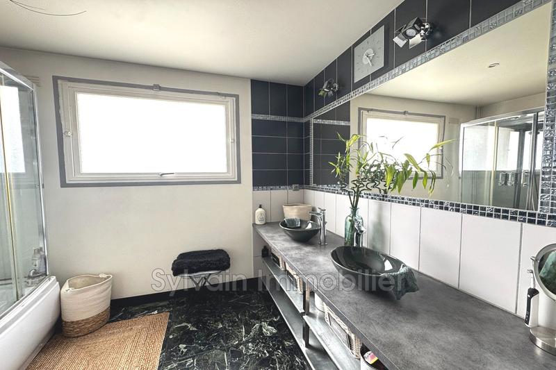 Maison - 182 m² - 6 pièces