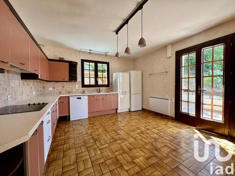 Maison - 257 m² - 9 pièces