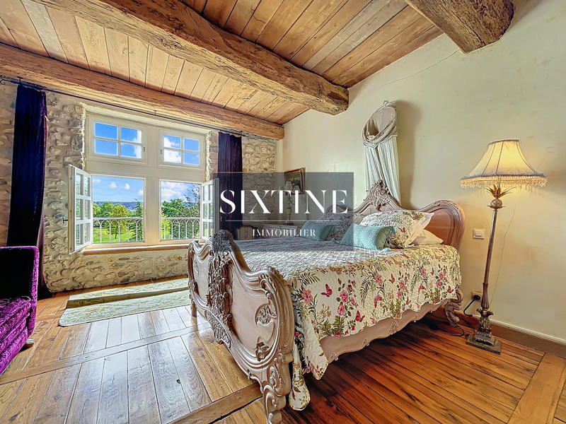 Maison ancienne - 552 m² - 10 pièces