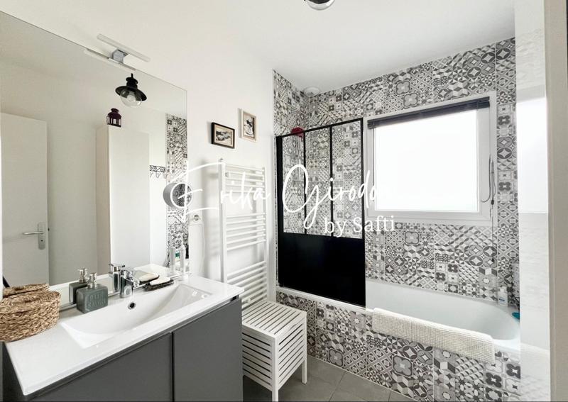 Maison - 94 m² - 4 pièces