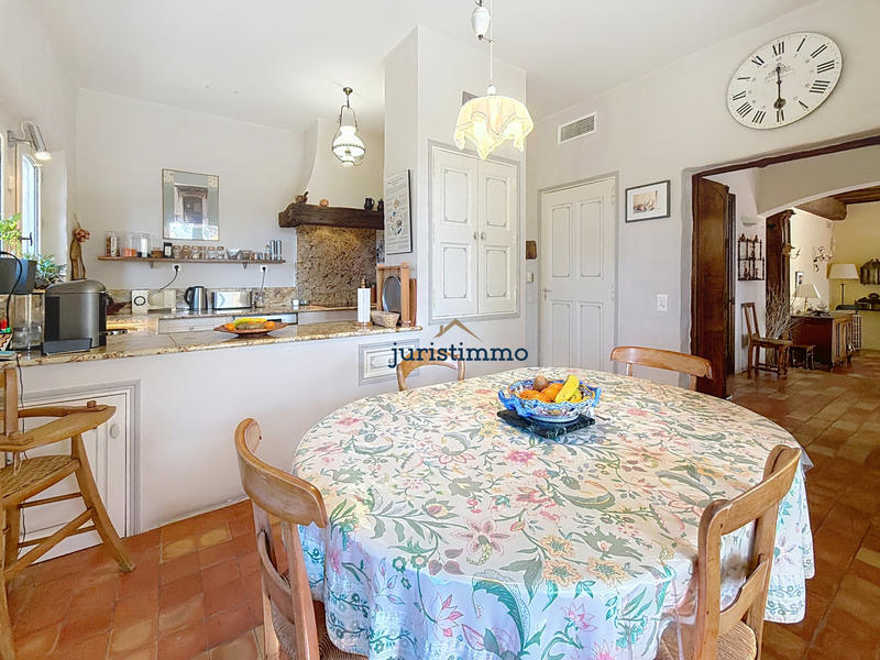 Villa - 211 m² - 6 pièces