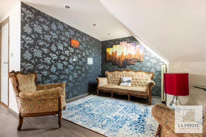 Maison - 216 m² - 6 pièces