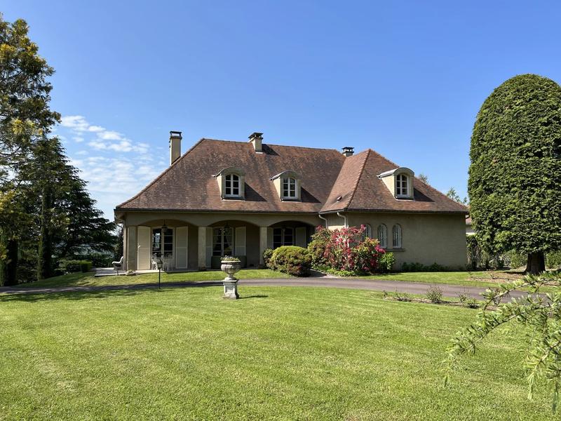 Maison - 380 m² - 9 pièces