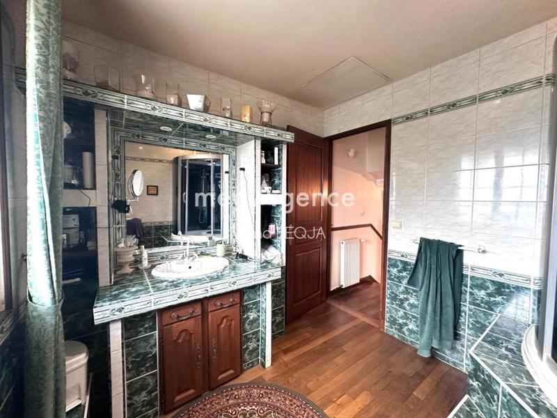 Maison - 220 m² - 7 pièces