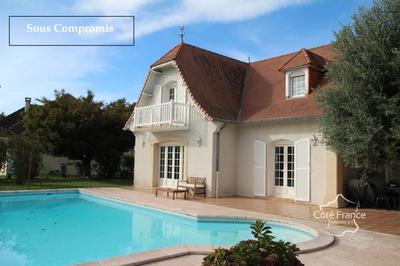 Maison traditionnelle - 167 m² - 6 pièces