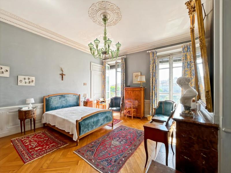 Appartement - 189 m² - 6 pièces